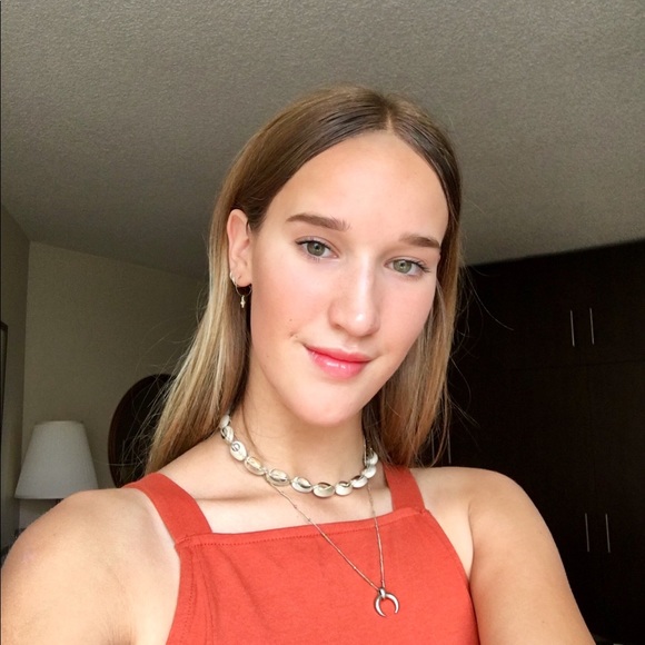 Meet your Posher, Gabrielle - Picture 1 of 1